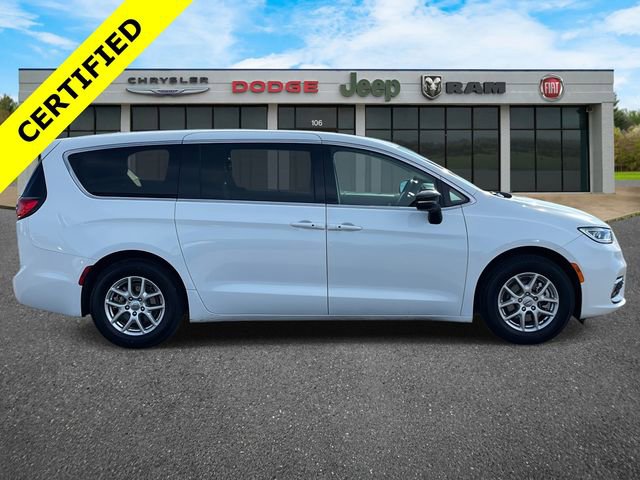 Used 2024 Chrysler Pacifica Touring-L image 32