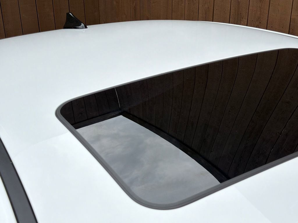 Used 2025 Hyundai Elantra Limited w/ Cargo Package image 18