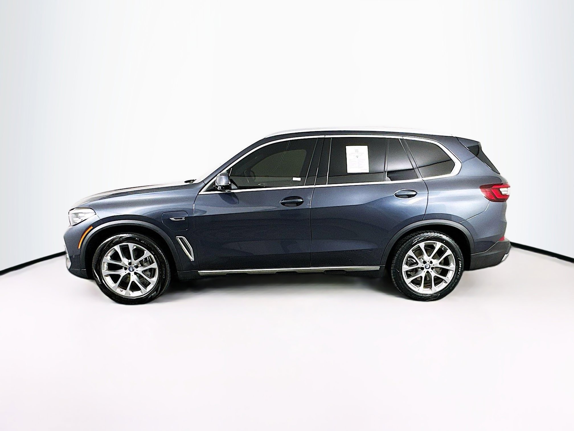 Used 2022 BMW X5 xDrive45e w/ Premium Package AWD/4WD image 4