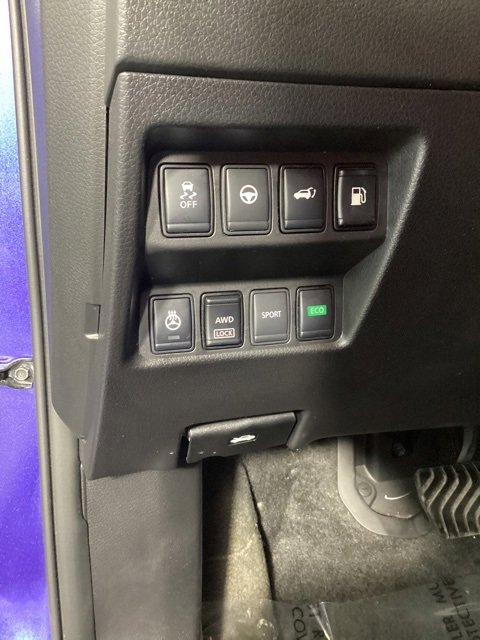 Used 2019 Nissan Rogue SV w/ Sun & Sound Touring Package image 19