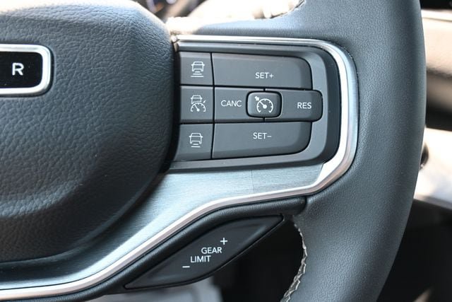 Used 2024 Jeep Wagoneer Series II AWD/4WD image 40