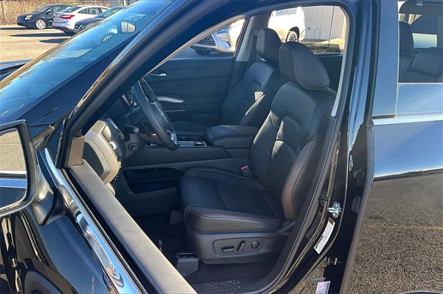 Certified 2025 Nissan Pathfinder Platinum w/ Cargo Package image 18