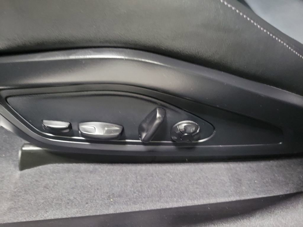 Used 2021 Porsche Taycan image 34