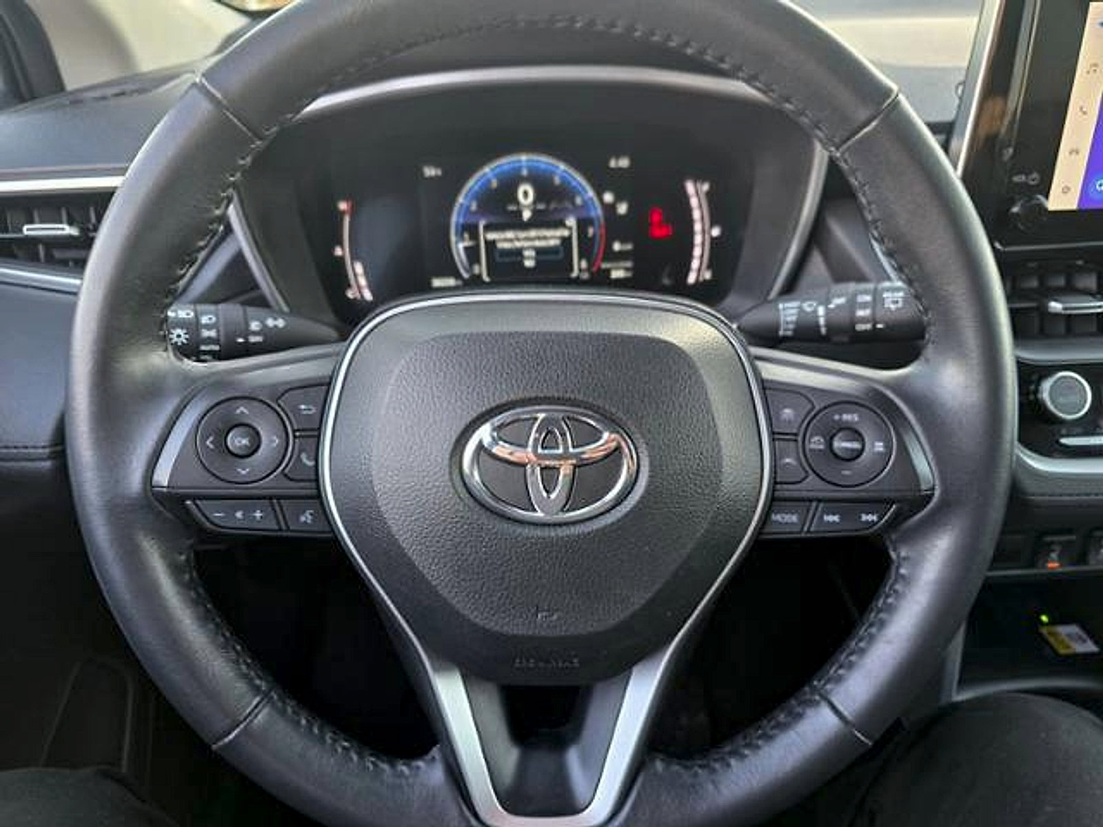 Used 2023 Toyota Corolla Cross XLE image 22