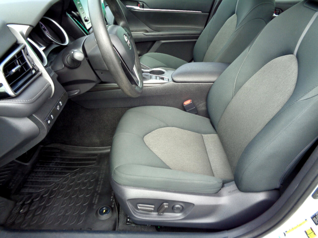 Used 2022 Toyota Camry LE image 18