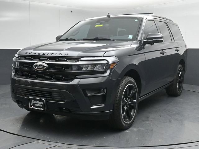 Used 2023 Ford Expedition Limited image 3
