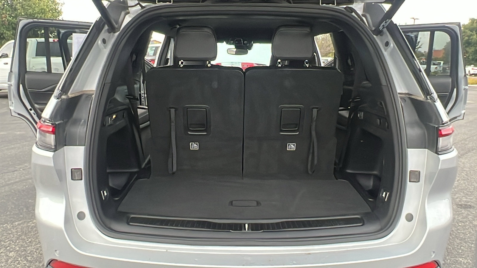 Used 2024 Jeep Grand Cherokee L Laredo image 14