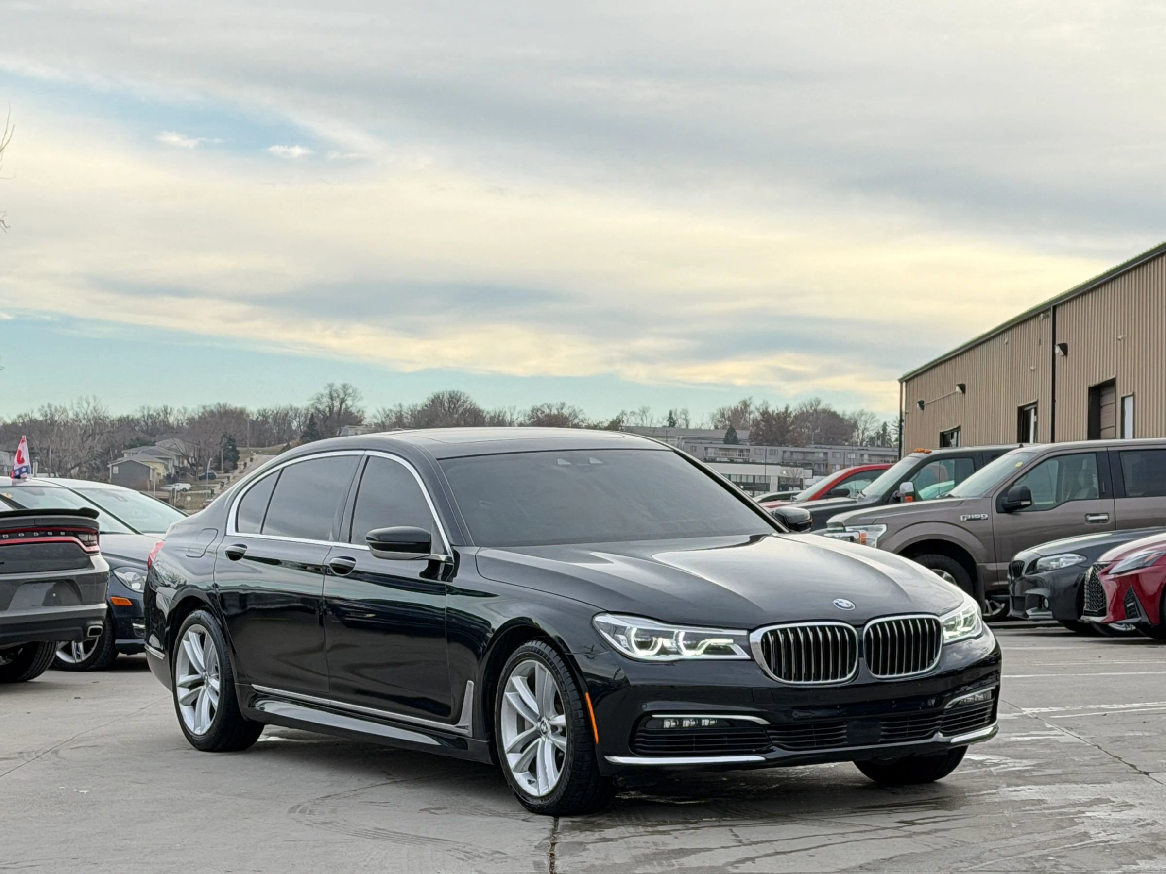 Used 2018 BMW 750i xDrive AWD/4WD image 2