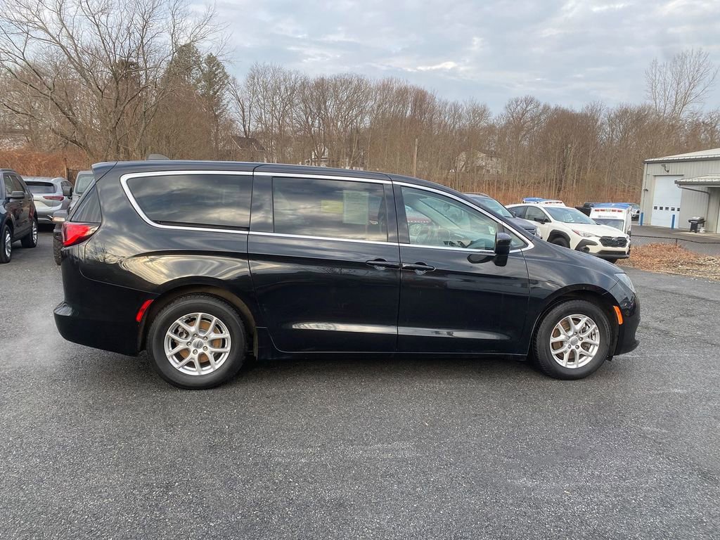 Used 2021 Chrysler Voyager LX image 4