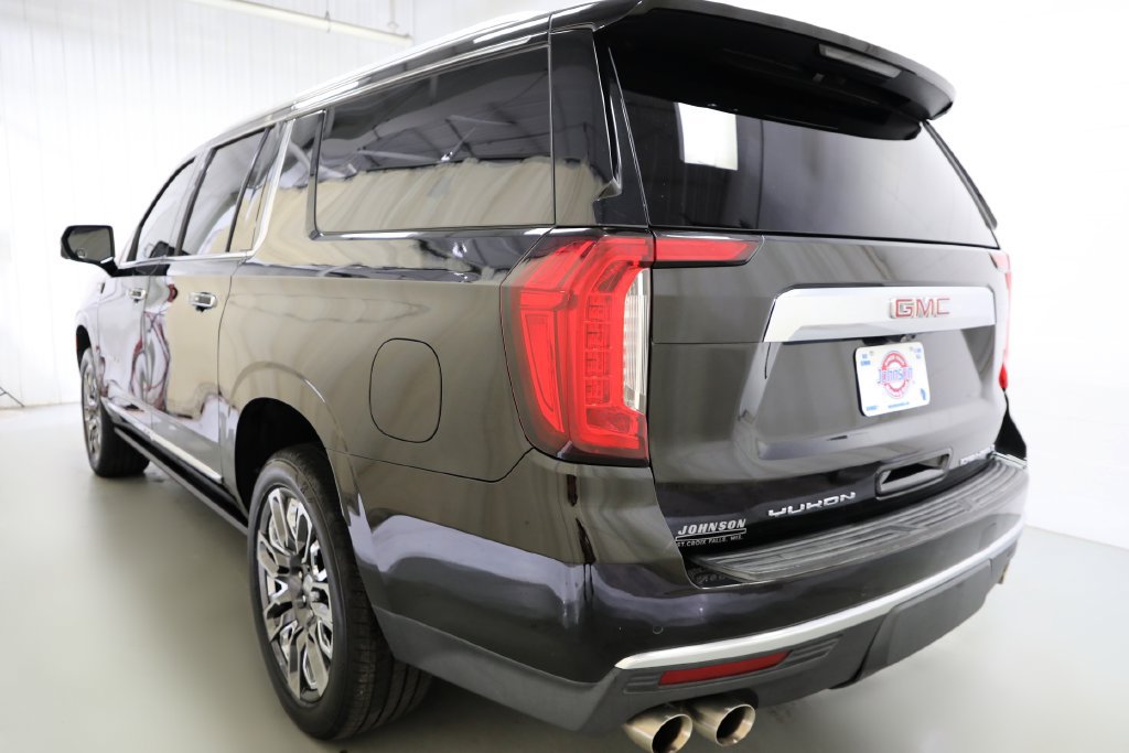 Used 2022 GMC Yukon XL Denali w/ Denali Premium Package AWD/4WD image 23