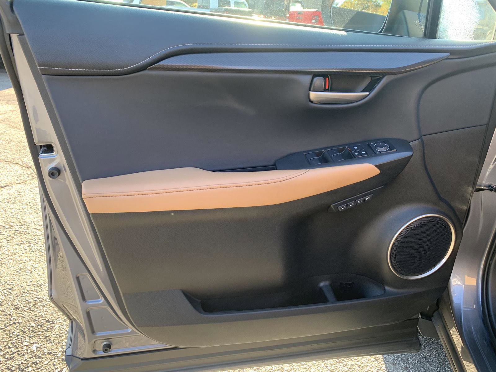 Used 2016 Lexus NX 300h AWD image 12