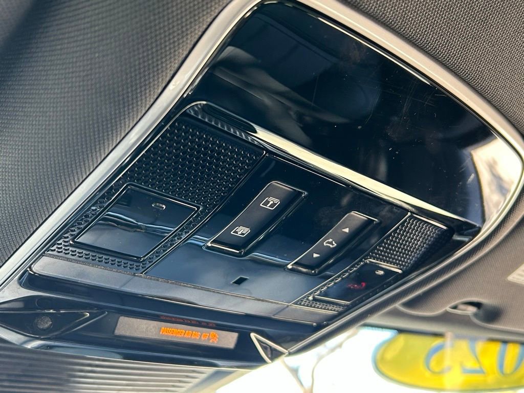 Used 2025 Land Rover Range Rover Sport SE image 56