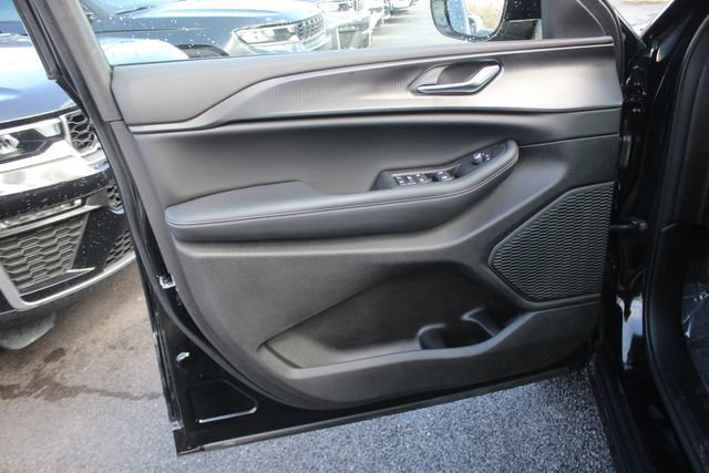 Used 2023 Jeep Grand Cherokee Altitude image 18