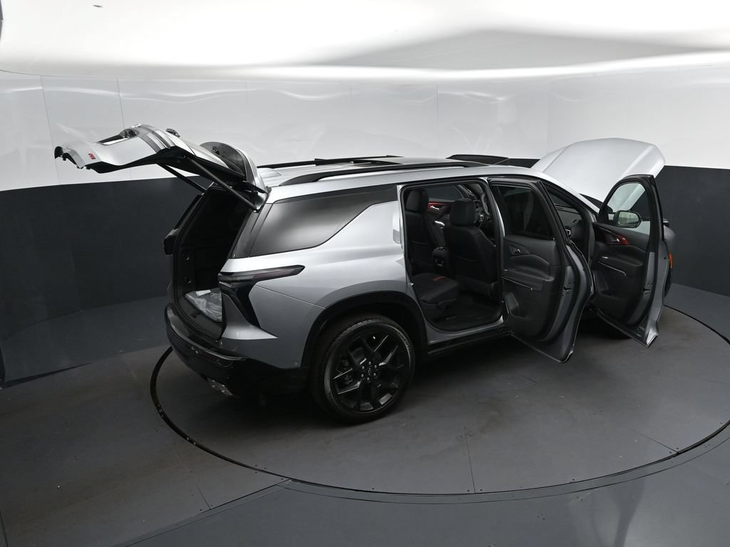New 2026 Chevrolet Traverse RS w/ LPO, Floor Liner Package FWD image 49