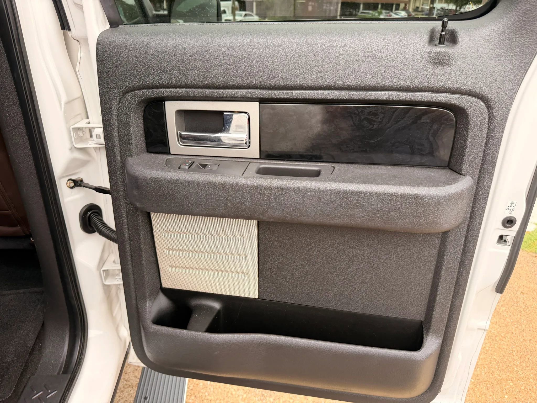 Used 2012 Ford F150 Platinum AWD/4WD image 17