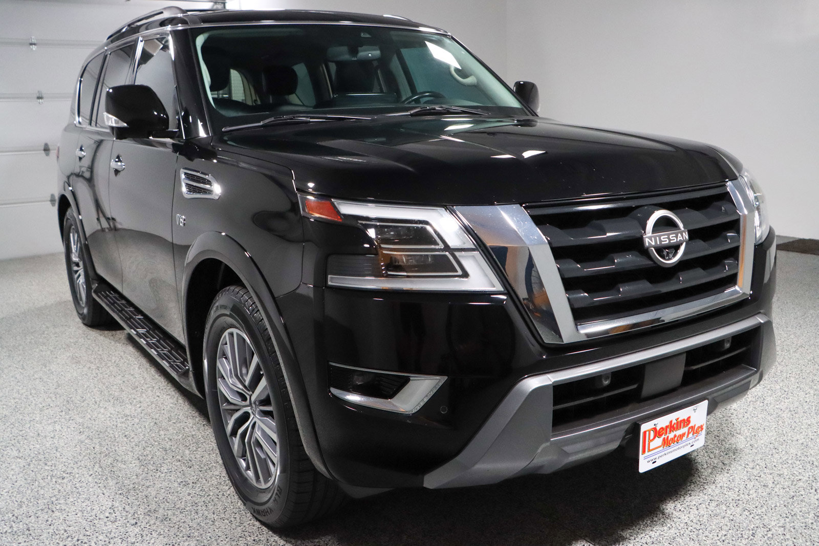 Used 2022 Nissan Armada SL w/ Captain's Chairs Package image 5