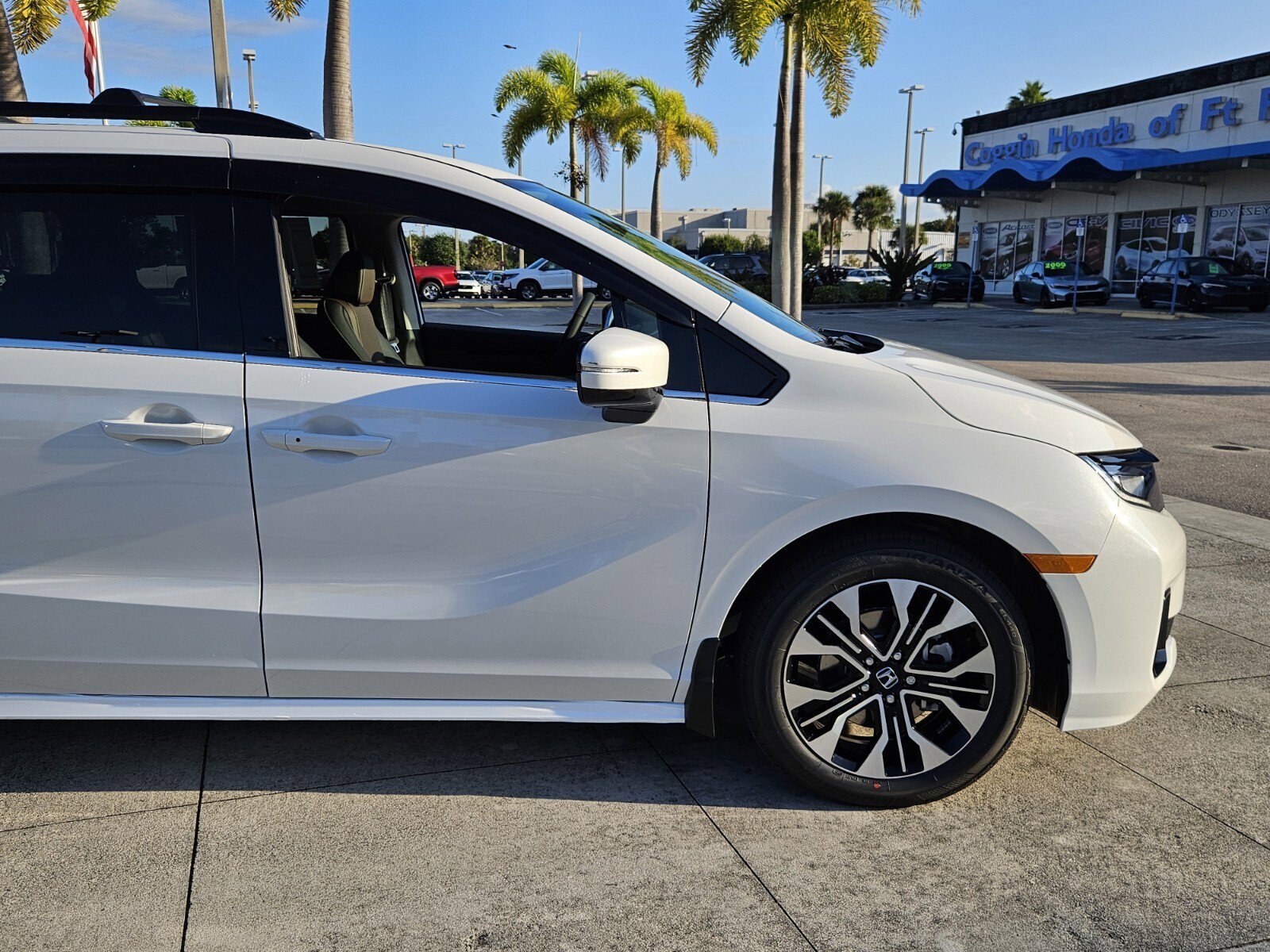New 2026 Honda Odyssey Elite image 2