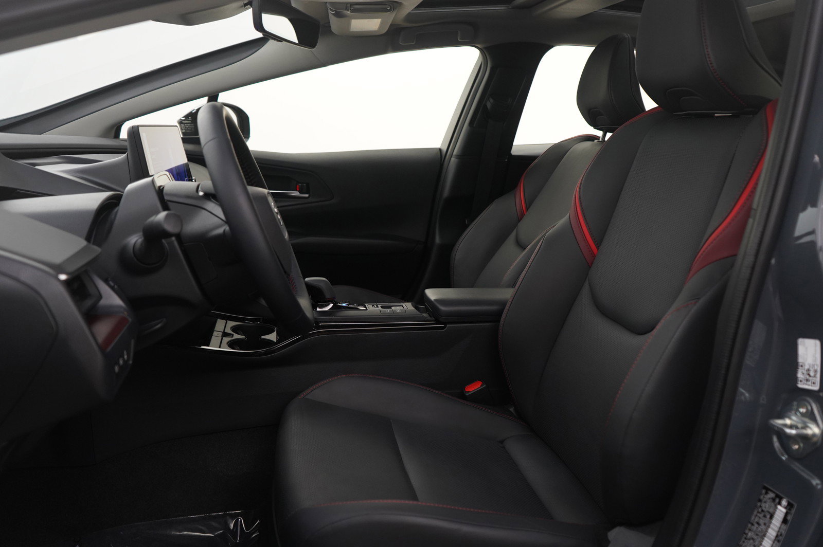 Used 2025 Toyota Prius Plug-In Hybrid image 17