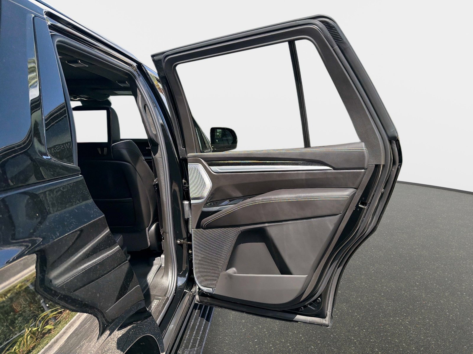 Used 2026 Cadillac Escalade V w/ LPO, ONYX Package AWD/4WD image 25