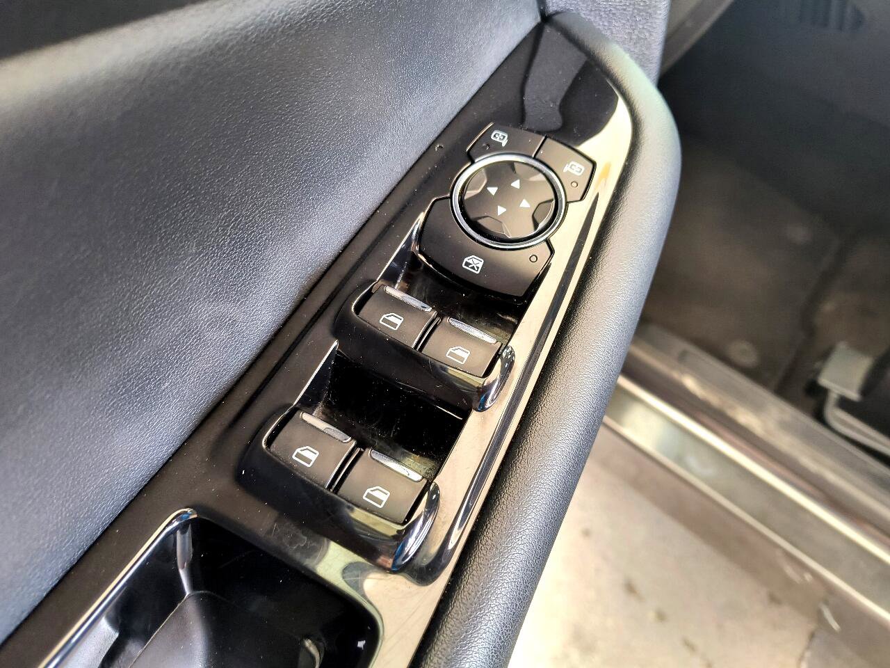 Used 2020 Ford Edge SEL image 17