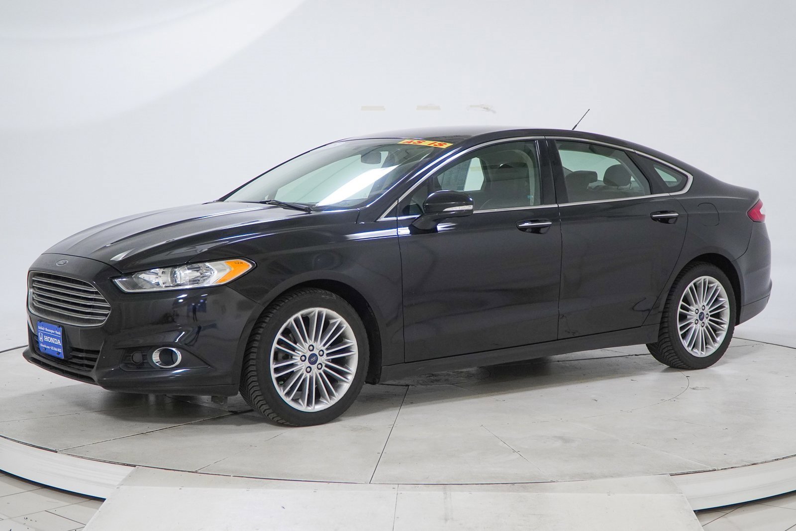 Used 2015 Ford Fusion SE w/ Equipment Group 202A image 3