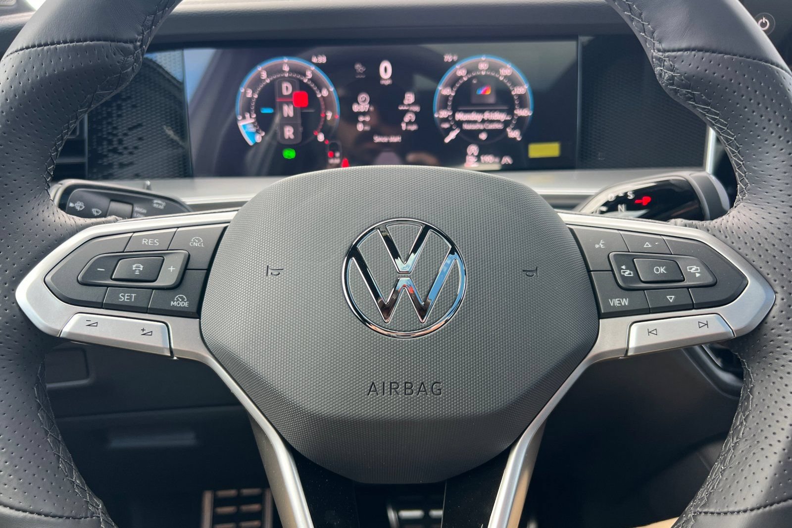 New 2026 Volkswagen Tiguan SE R-Line AWD/4WD image 23