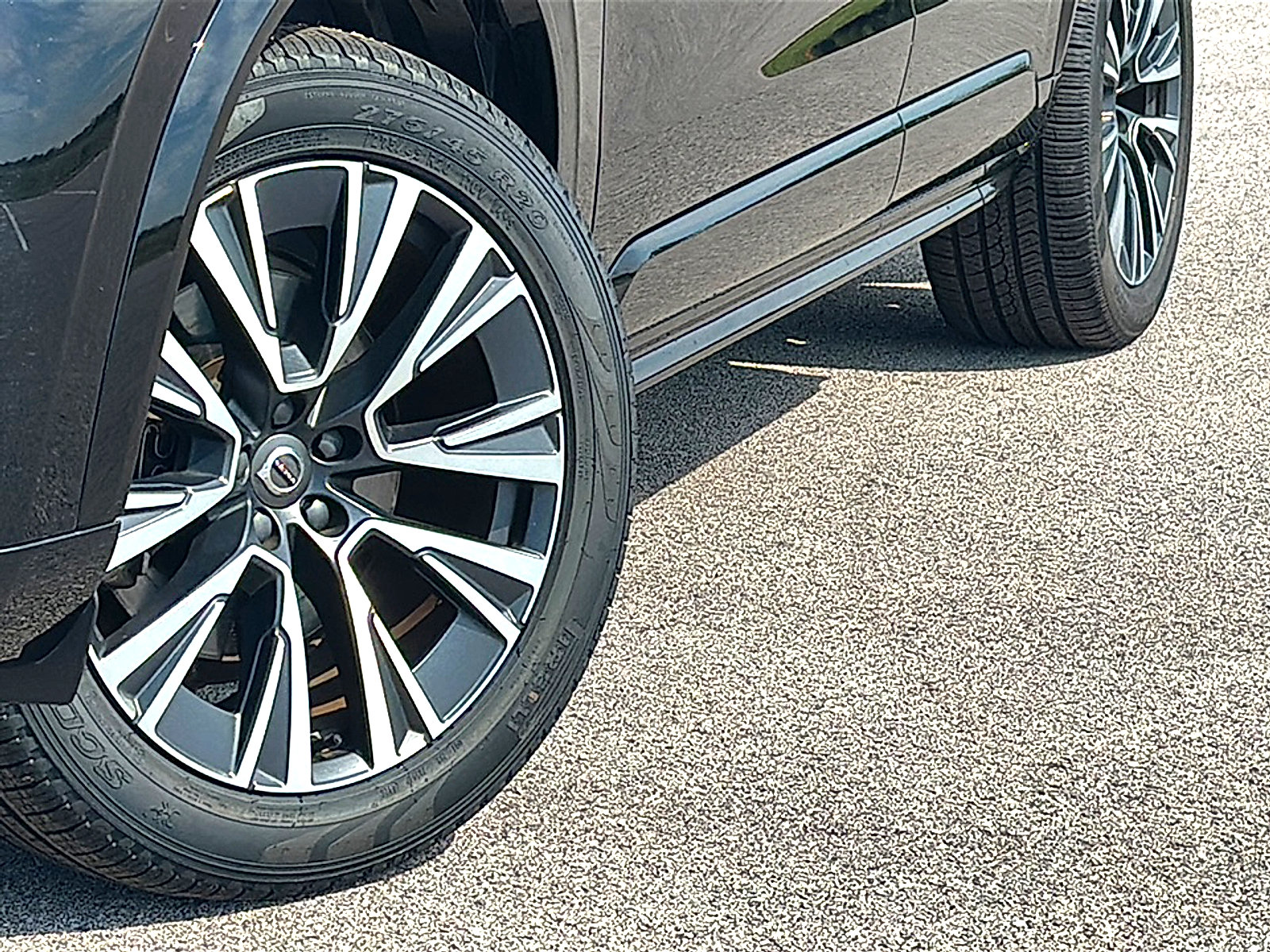 Used 2022 Volvo XC90 T5 Momentum w/ Protection Package Premier FWD image 3