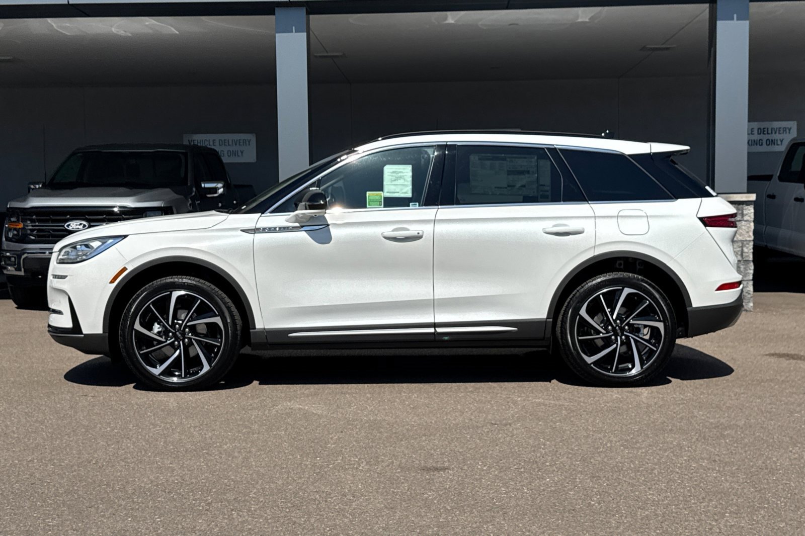 New 2025 Lincoln Corsair Reserve w/ Equipment Group 202A image 6