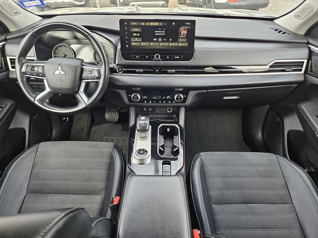 Used 2025 Mitsubishi Outlander SE image 19