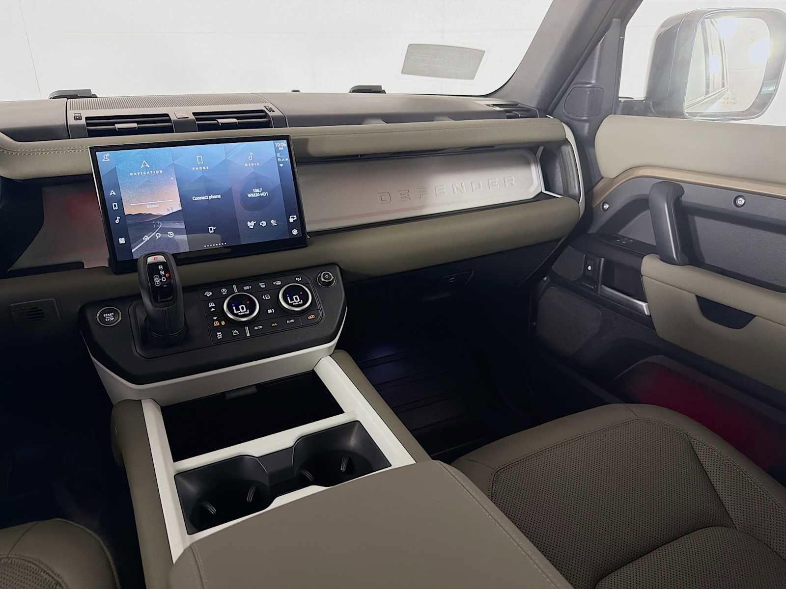 Used 2025 Land Rover Defender 110 S image 24