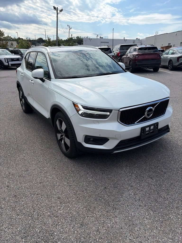 Used 2021 Volvo XC40 T5 Momentum w/ Premium Package