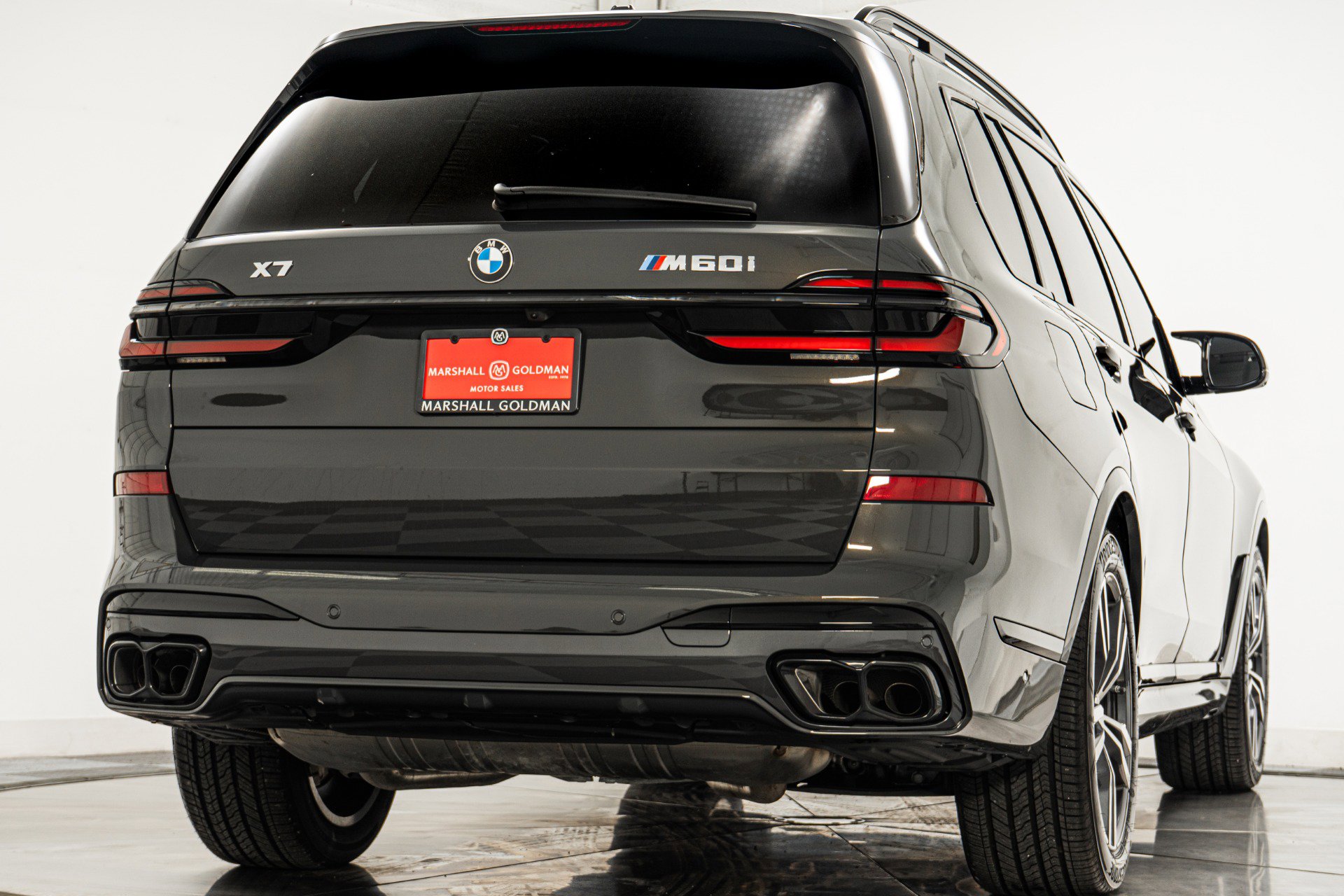 Used 2025 BMW X7 M60i image 9