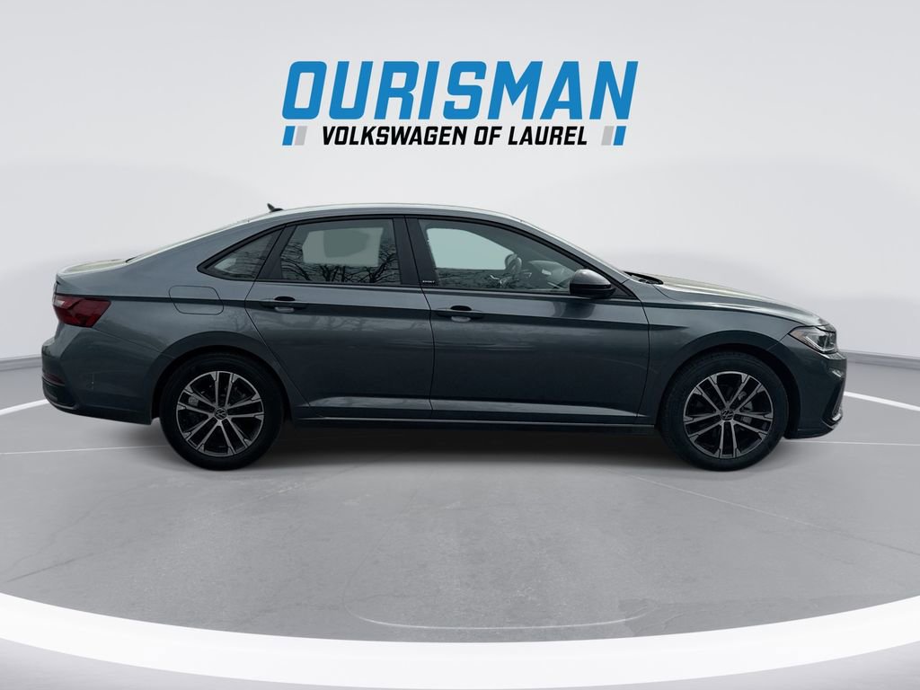 Used 2025 Volkswagen Jetta Sport image 9