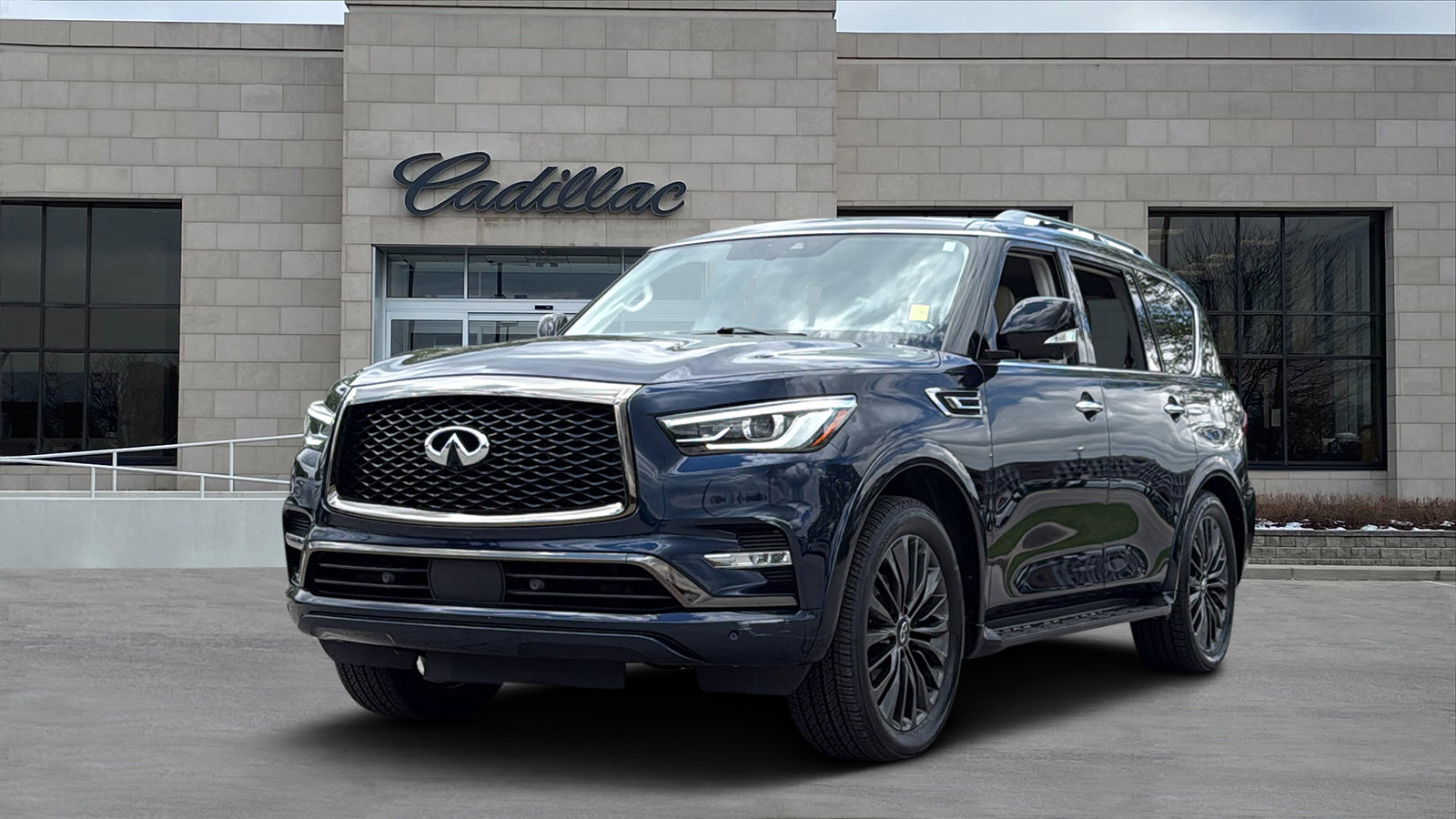 Used 2021 INFINITI QX80 Premium Select w/ All-Season Package AWD/4WD image 5