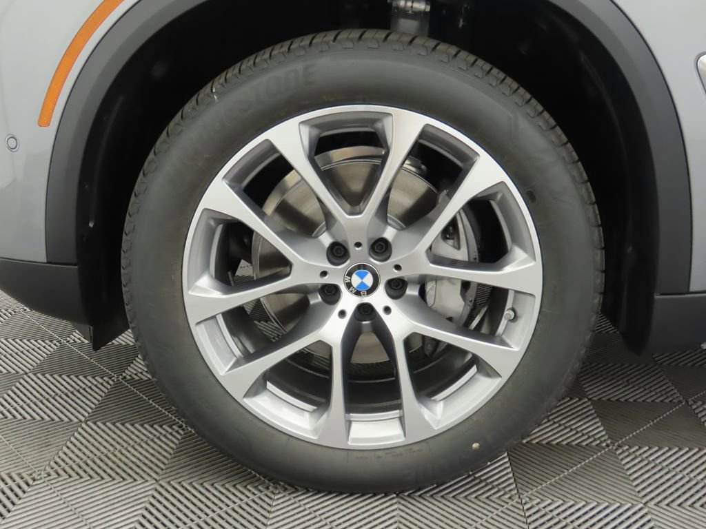 Certified 2026 BMW X5 sDrive40i w/ Parking Assistance Package RWD image 32