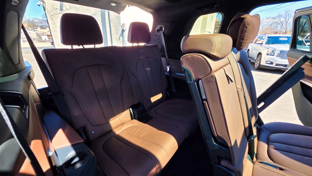 Used 2021 BMW X7 M50i w/ Dynamic Handling Package image 38