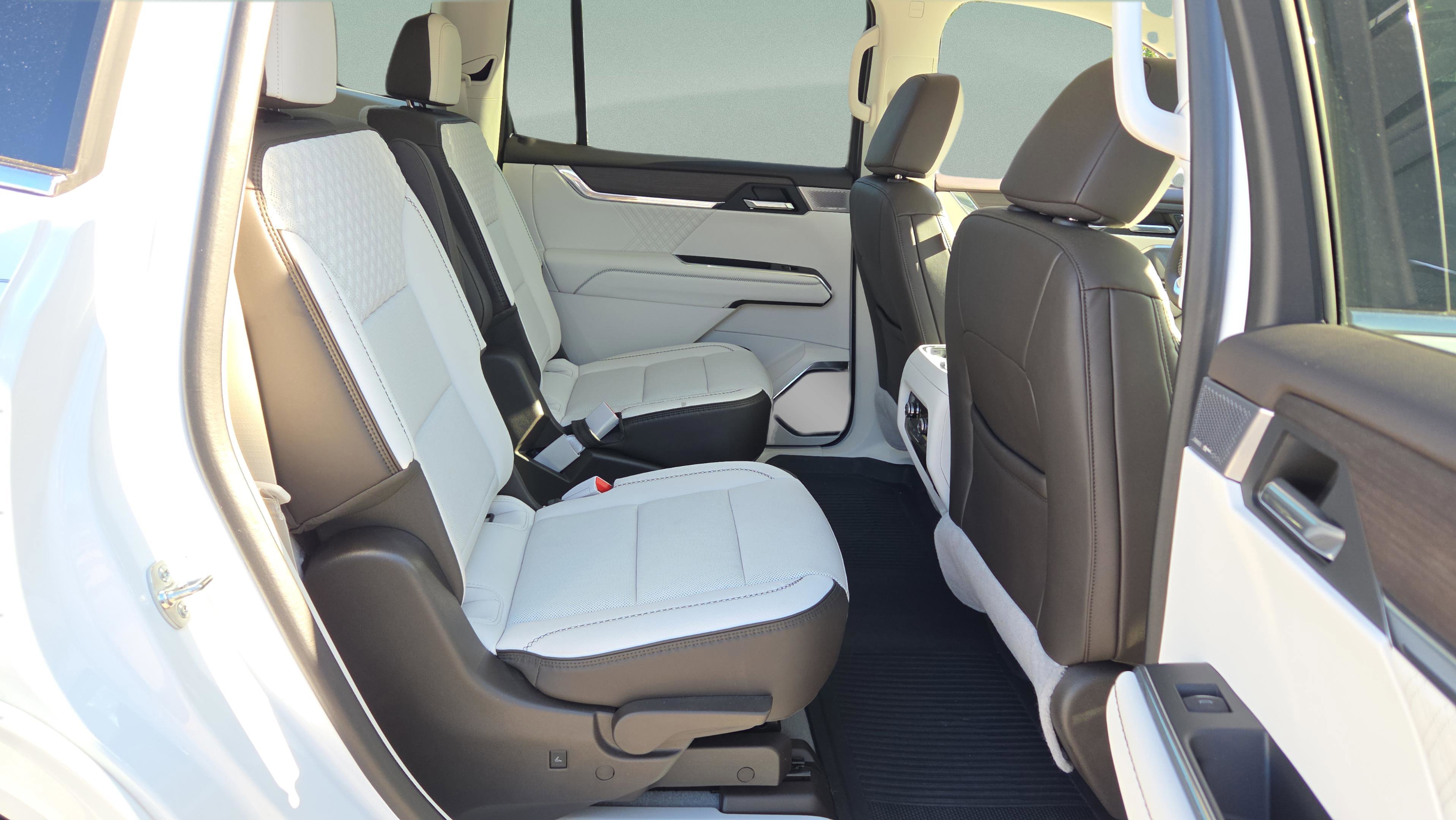 Used 2024 GMC Acadia Denali w/ Super Cruise Package image 16