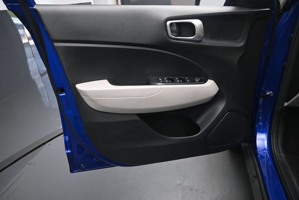 Used 2024 Hyundai Venue SEL FWD image 20