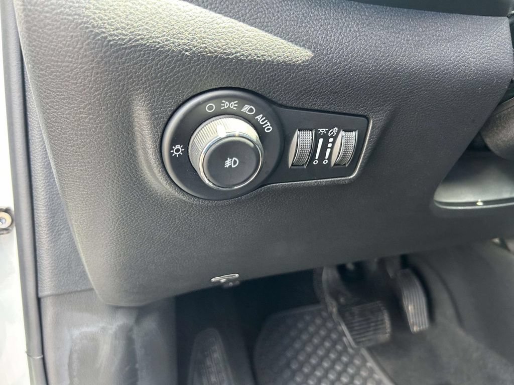Used 2026 Jeep Compass Trailhawk AWD/4WD image 15