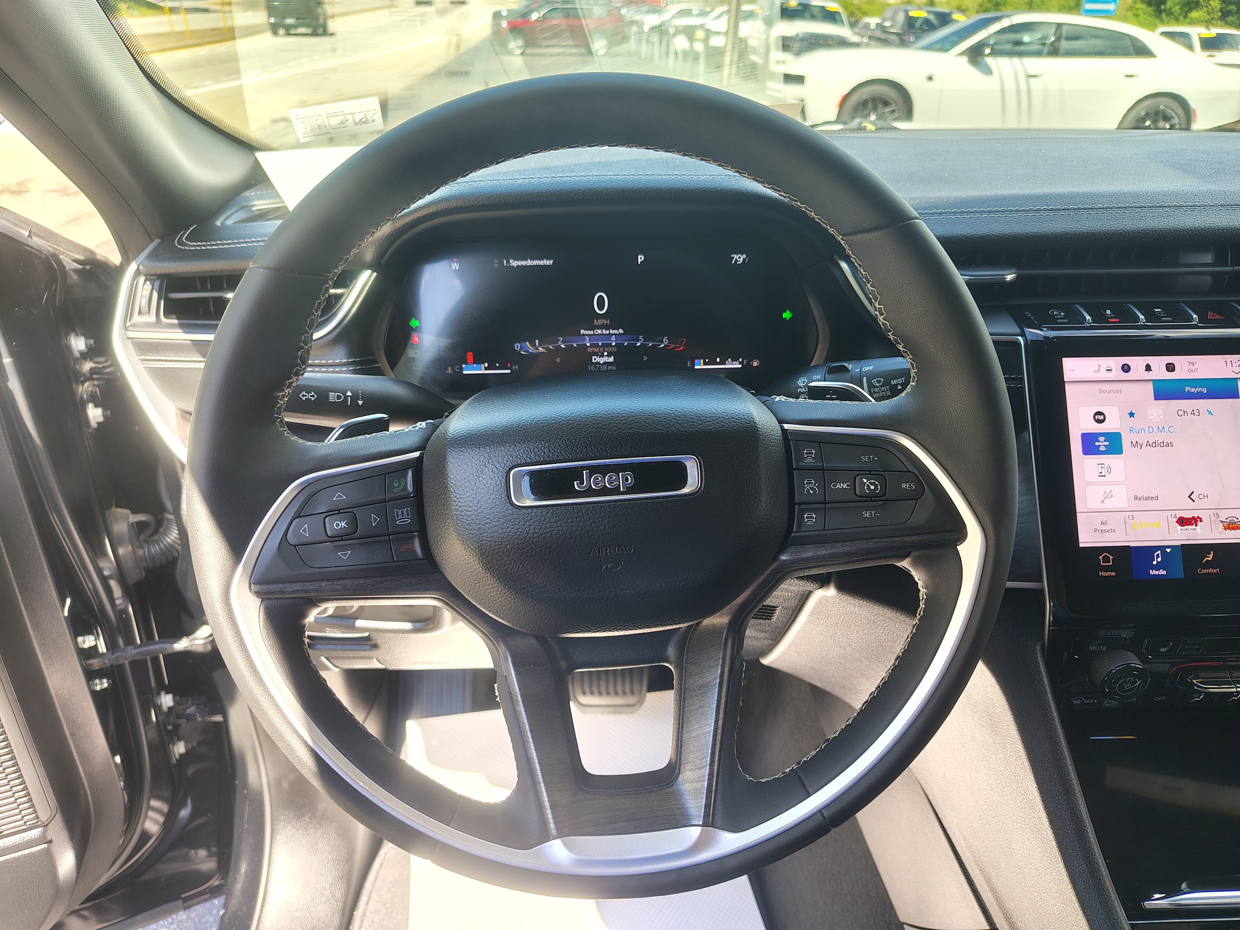 Certified 2024 Jeep Grand Cherokee Limited w/ Black Appearance Package AWD/4WD image 32