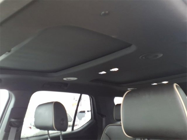 Used 2023 Chevrolet Traverse Premier w/ Redline Edition image 21