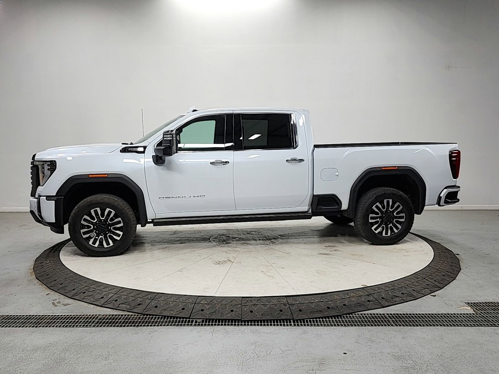 Used 2026 GMC Sierra 2500 Denali Ultimate image 4
