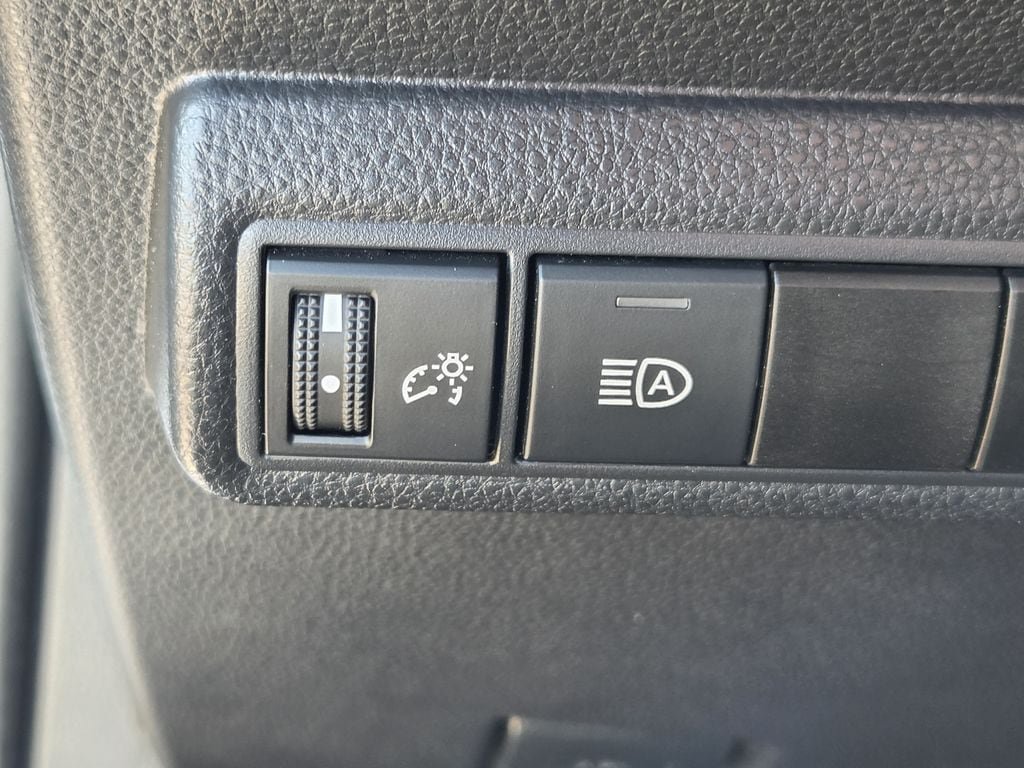Used 2025 Toyota Corolla LE FWD image 24