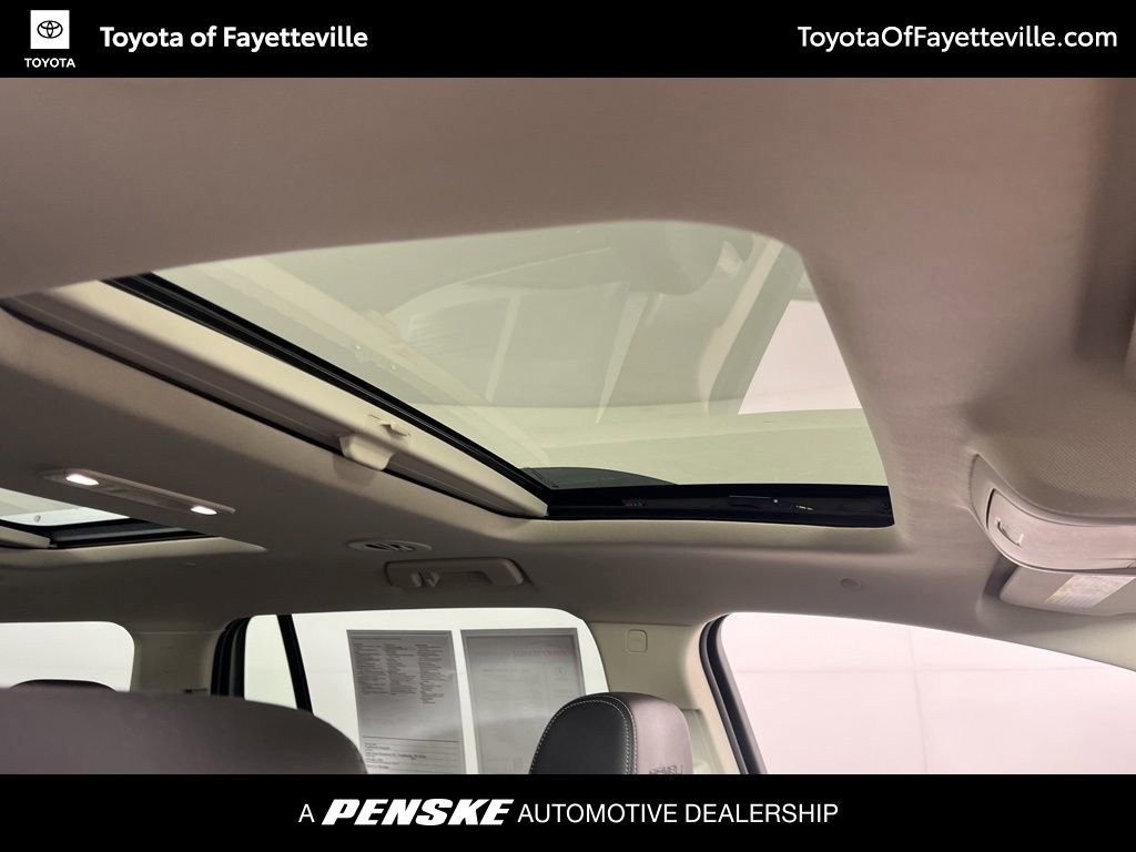 Used 2023 GMC Acadia Denali w/ Denali Ultimate Package FWD image 10