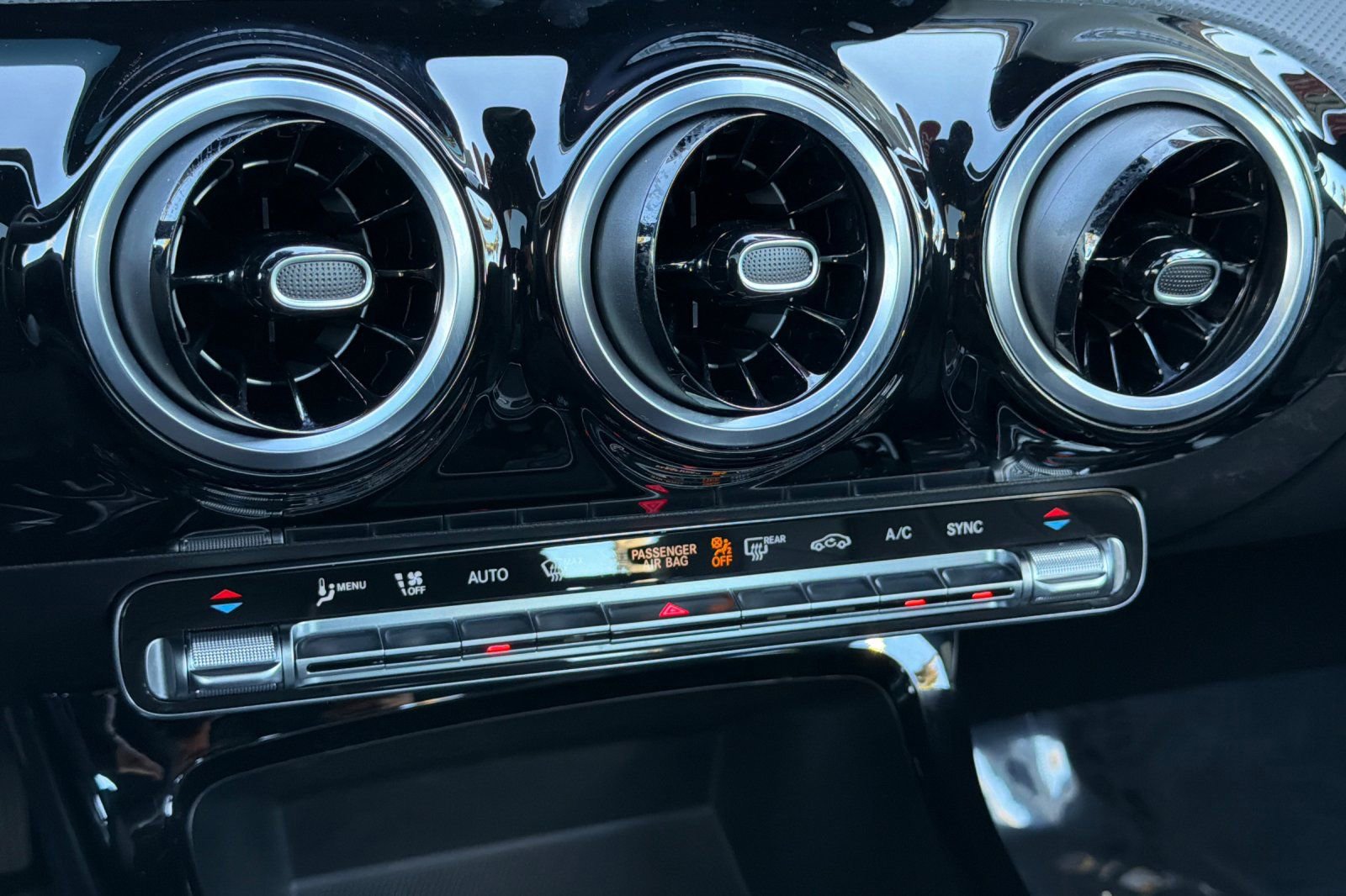 Used 2025 Mercedes-Benz CLA 250 4MATIC image 22