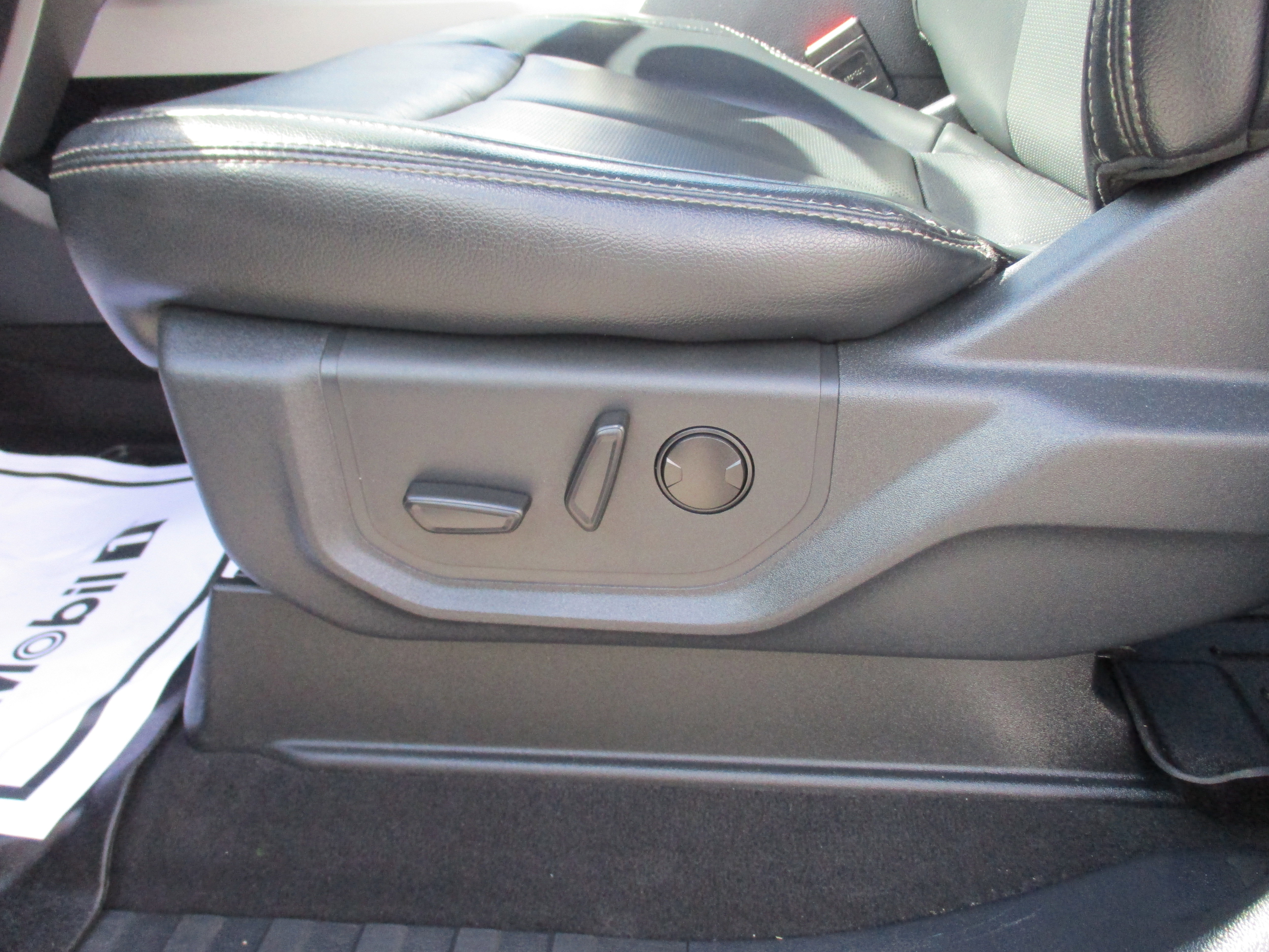 Used 2022 Ford F350 Lariat w/ Black Appearance Package image 15