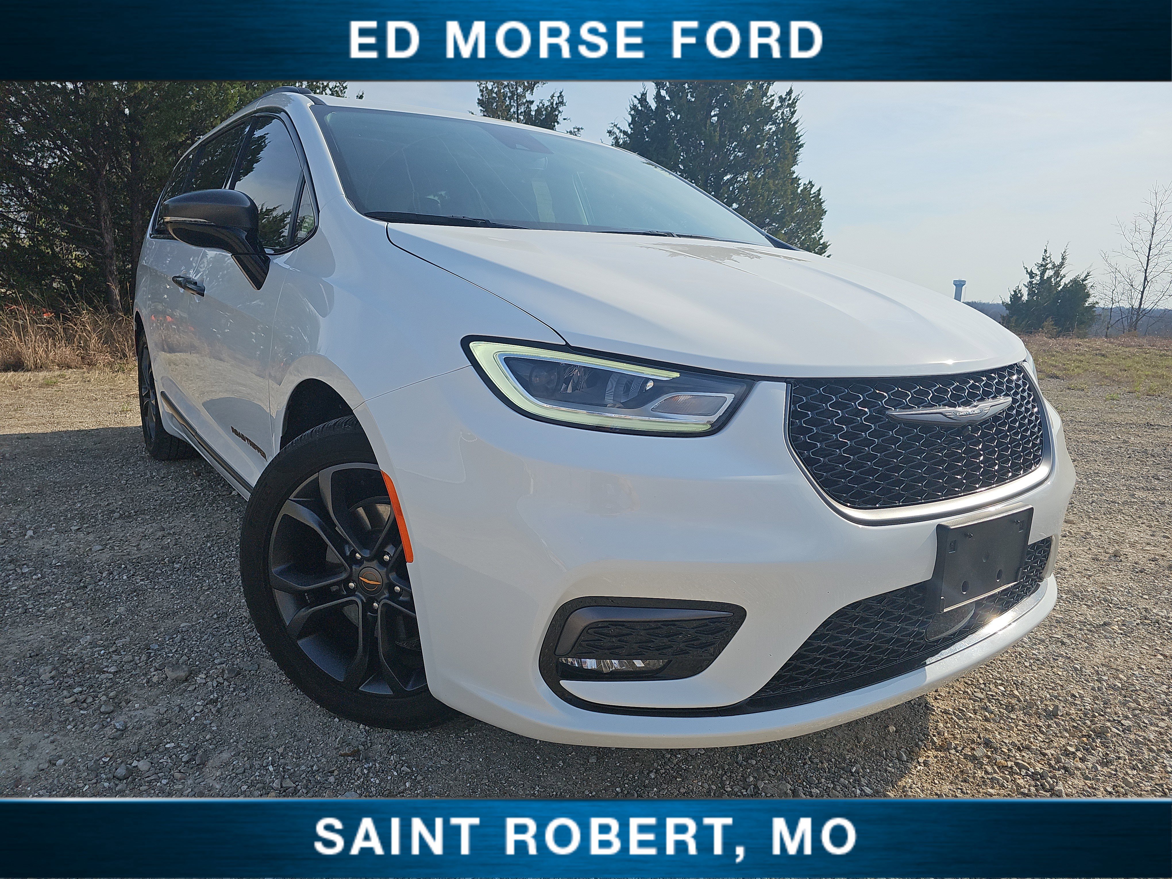 Used 2024 Chrysler Pacifica Touring-L w/ Road Tripper Package