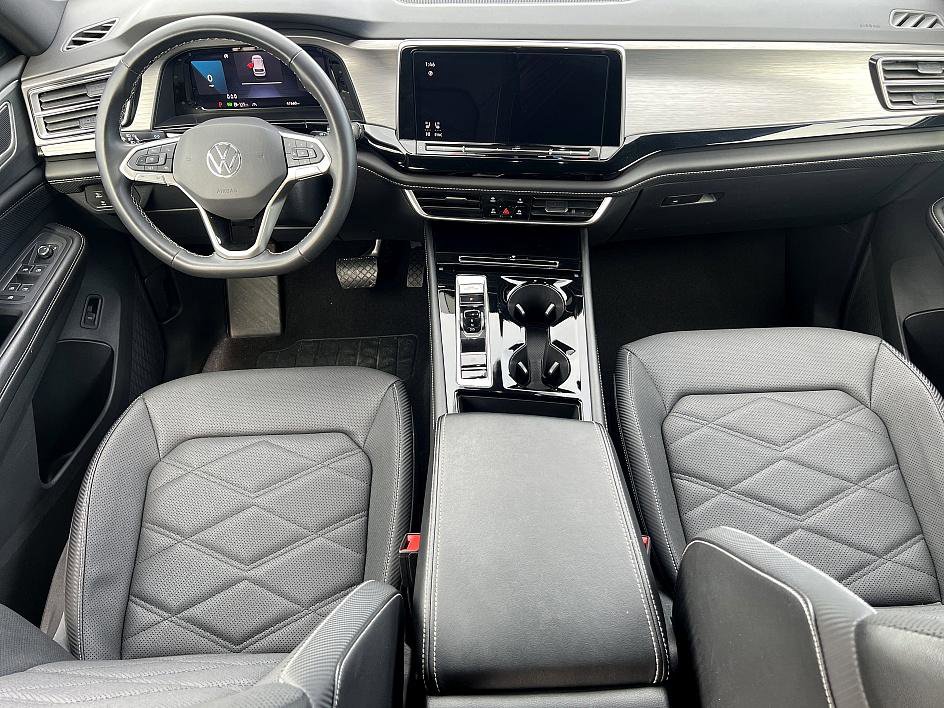 Used 2024 Volkswagen Atlas Cross Sport SE image 17