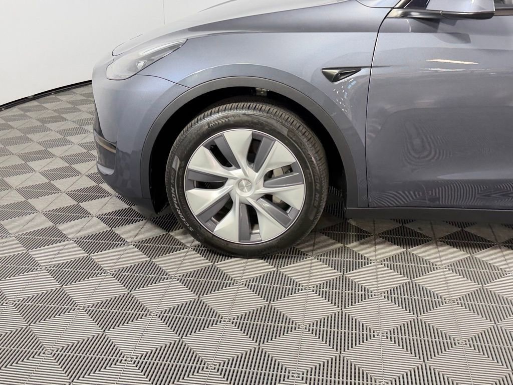 Used 2024 Tesla Model Y Long Range image 11