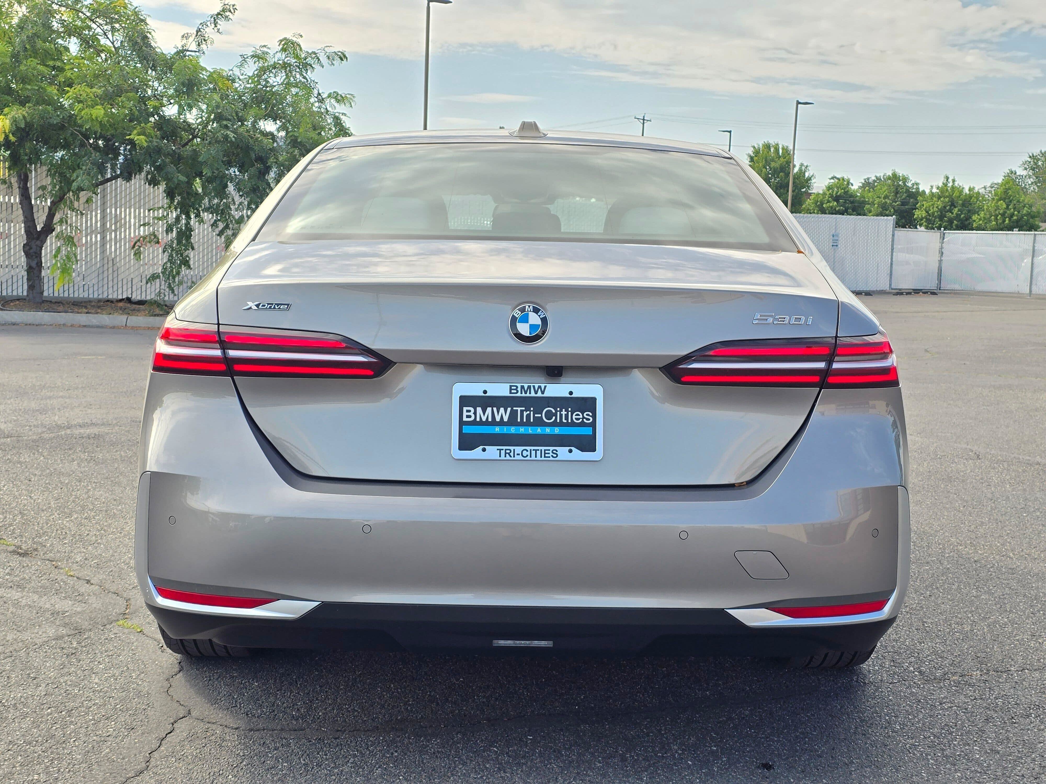 Certified 2026 BMW 530i xDrive w/ Premium Package AWD/4WD image 5